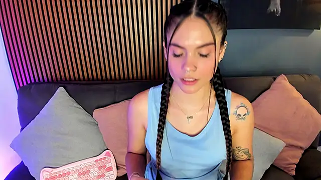 Gaby Ferrer online show from 11-04-25, 02:05