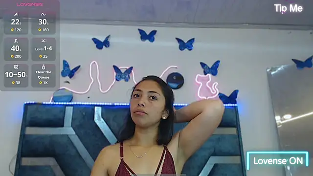 Snapshot of Roxan_Fox- chatting on 09-19-25, 01:40 Roxan Fox- online show from 09-19-25, 01:40