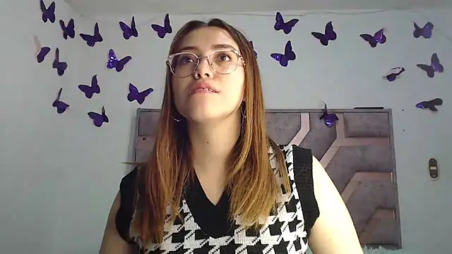 Snapshot of Anny_Fox- chatting on 05-06-26, 02:29 Anny Fox- online show from 05-06-26, 02:29