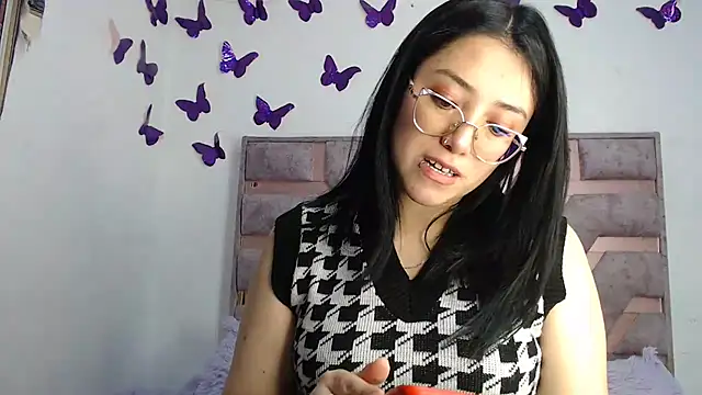 Snapshot of Anny_Fox- chatting on 05-30-26, 04:09 Anny Fox- online show from 05-30-26, 04:09