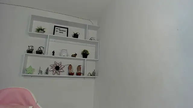 Snapshot of Zizi-campbel chatting on 12-17-24, 10:43 Zizi-campbel online show from 12-17-24, 10:43