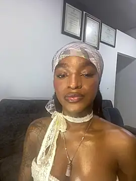 Snapshot of Zizi-campbel chatting on 03-08-25, 10:00 Zizi-campbel online show from 03-08-25, 10:00