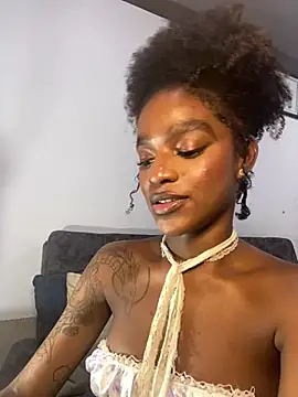 Snapshot of Zizi-campbel chatting on 03-13-25, 11:19 Zizi-campbel online show from 03-13-25, 11:19