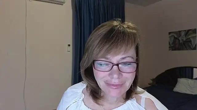 Miss Moren online show from 11-25-25, 04:56