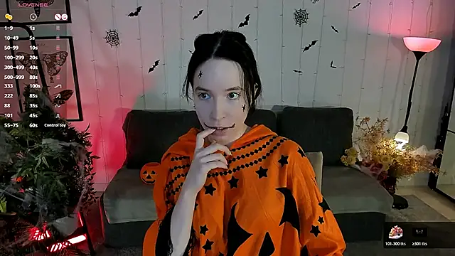lilithlunna online show from 10-30-25, 06:08