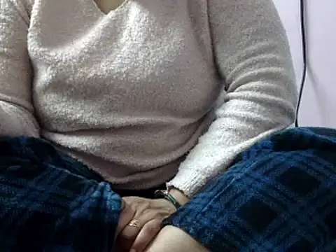 Housewife12 online show from 01-19-25, 06:00