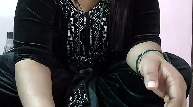 Housewife12 online show from 02-15-25, 08:22