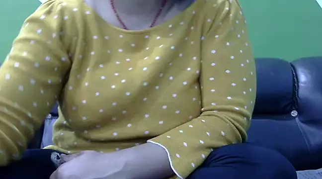 Housewife12 online show from 02-19-25, 01:50