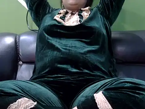 Housewife12 online show from 03-13-25, 05:18