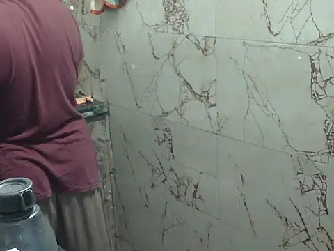 Housewife12 online show from 10-16-25, 08:04