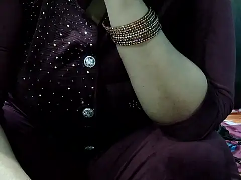 Housewife12 online show from 12-15-25, 09:02