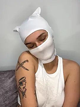 Nikki Hoee online show from 11-22-25, 10:09