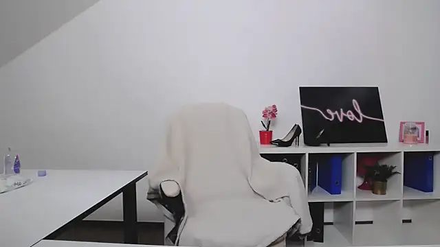 Lia Benini online show from 01-11-25, 01:22