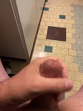 Snapshot of mikiss789 chatting on 11-09-25, 05:50 mikiss789 online show from 11-09-25, 05:50