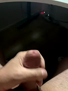 Snapshot of mikiss789 chatting on 11-24-25, 04:23 mikiss789 online show from 11-24-25, 04:23