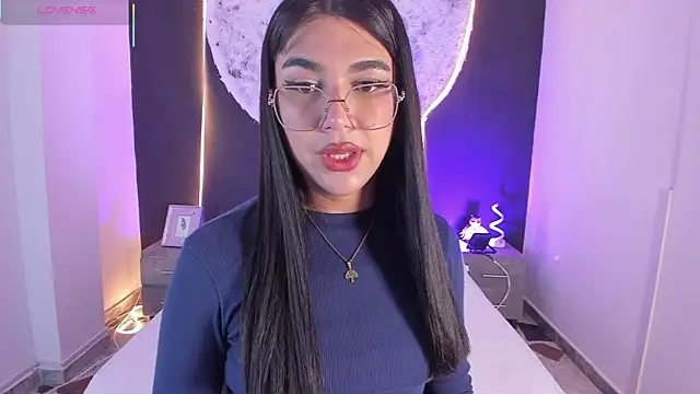 RoseCassie online show from 11-30-25, 01:48