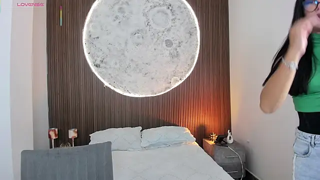 RoseCassie online show from 03-22-26, 01:25