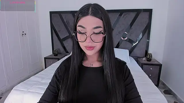 RoseCassie online show from 04-21-26, 02:01