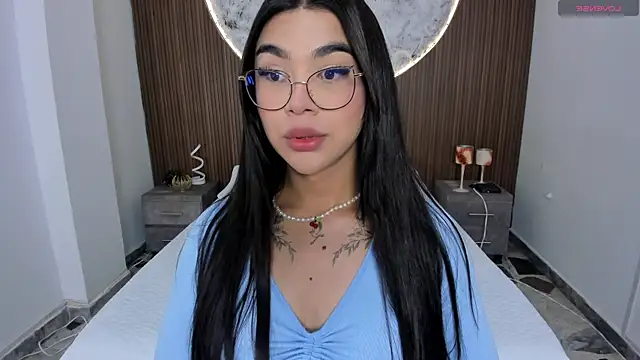 RoseCassie online show from 05-18-26, 01:06