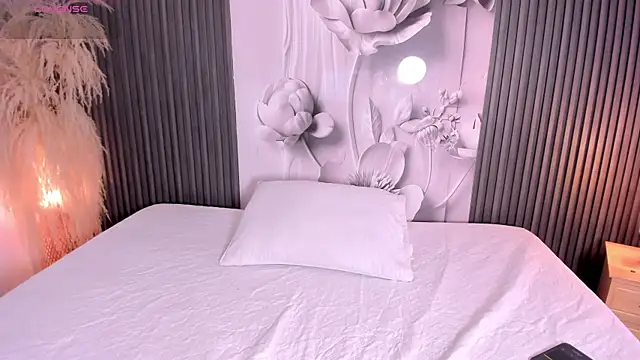 Snapshot of RoseCassie chatting on 07-09-26, 12:42 RoseCassie online show from 07-09-26, 12:42