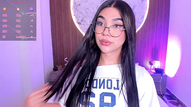 Snapshot of RoseCassie chatting on 07-12-26, 01:24 RoseCassie online show from 07-12-26, 01:24