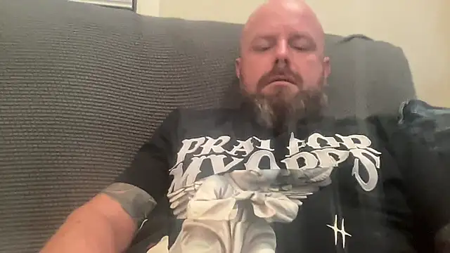 Snapshot of Thickirishcock850 chatting on 11-05-25, 04:01 Thickirishcock850 online show from 11-05-25, 04:01