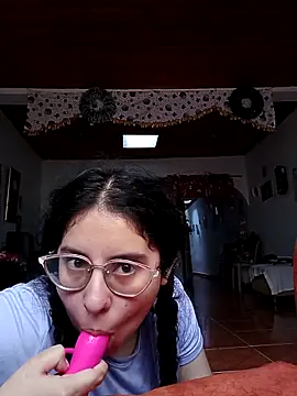 Snapshot of valentina568 chatting on 10-12-25, 06:18 valentina568 online show from 10-12-25, 06:18