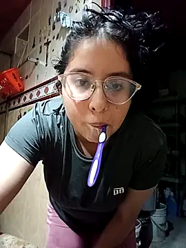 Snapshot of valentina568 chatting on 10-21-25, 03:40 valentina568 online show from 10-21-25, 03:40