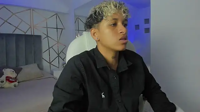 Snapshot of Dominick_jones chatting on 01-10-25, 08:26 Dominick jones online show from 01-10-25, 08:26