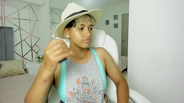 Snapshot of Dominick_jones chatting on 01-11-25, 07:59 Dominick jones online show from 01-11-25, 07:59