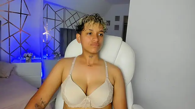 Snapshot of Dominick_jones chatting on 01-14-25, 08:15 Dominick jones online show from 01-14-25, 08:15