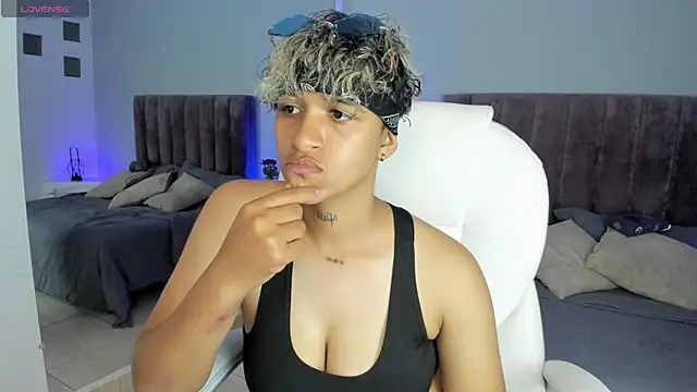 Snapshot of Dominick_jones chatting on 01-19-25, 01:53 Dominick jones online show from 01-19-25, 01:53