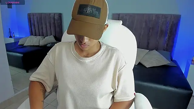 Snapshot of Dominick_jones chatting on 01-25-25, 01:54 Dominick jones online show from 01-25-25, 01:54