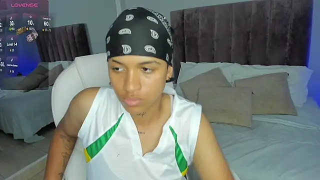 Snapshot of Dominick_jones chatting on 01-31-25, 10:42 Dominick jones online show from 01-31-25, 10:42