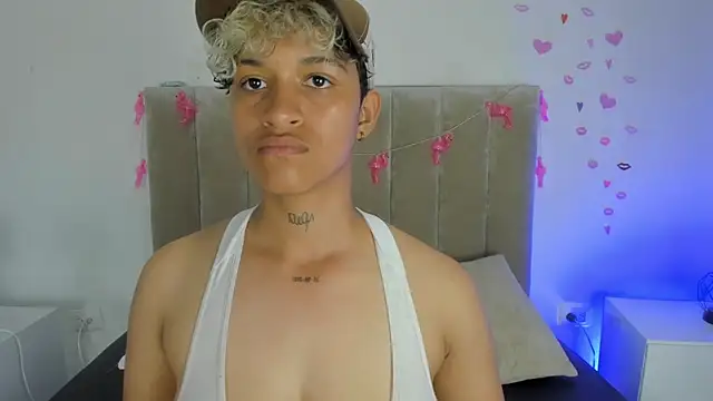 Snapshot of Dominick_jones chatting on 02-02-25, 01:55 Dominick jones online show from 02-02-25, 01:55