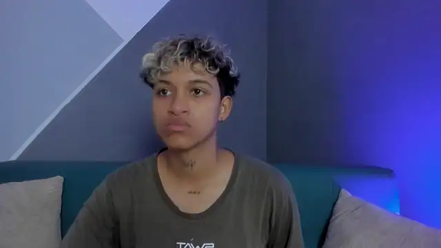 Snapshot of Dominick_jones chatting on 02-28-25, 04:42 Dominick jones online show from 02-28-25, 04:42