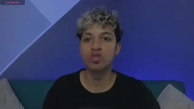 Snapshot of Dominick_jones chatting on 03-01-25, 02:55 Dominick jones online show from 03-01-25, 02:55