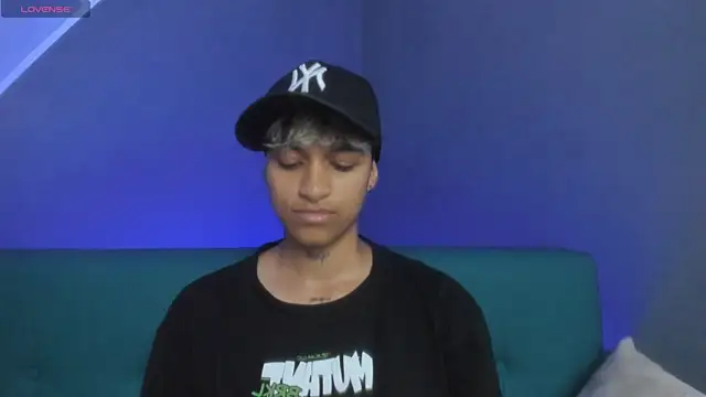 Snapshot of Dominick_jones chatting on 03-04-25, 09:22 Dominick jones online show from 03-04-25, 09:22