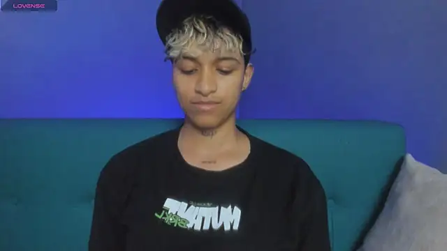 Snapshot of Dominick_jones chatting on 03-05-25, 12:27 Dominick jones online show from 03-05-25, 12:27