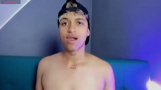 Snapshot of Dominick_jones chatting on 03-07-25, 10:43 Dominick jones online show from 03-07-25, 10:43