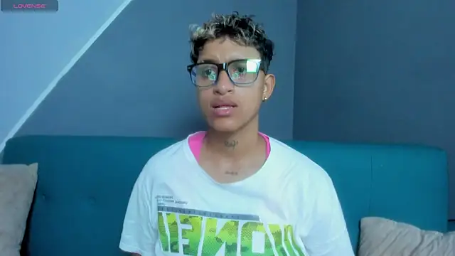 Snapshot of Dominick_jones chatting on 03-14-25, 06:39 Dominick jones online show from 03-14-25, 06:39