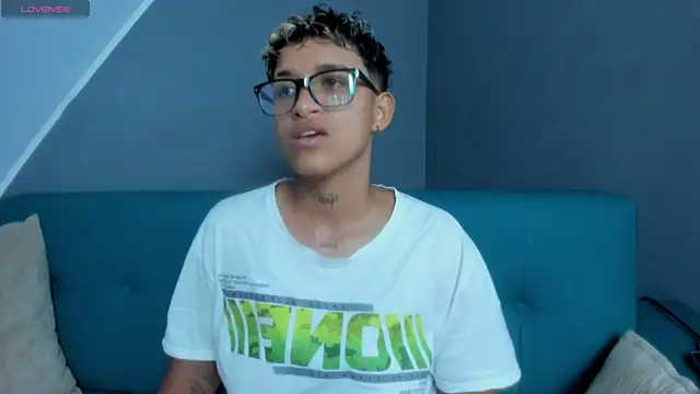 Snapshot of Dominick_jones chatting on 03-15-25, 12:47 Dominick jones online show from 03-15-25, 12:47