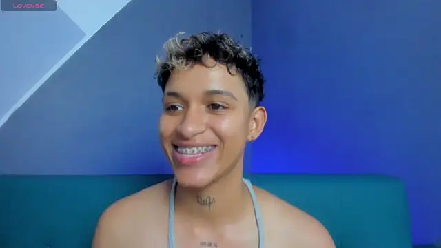 Snapshot of Dominick_jones chatting on 03-17-25, 09:13 Dominick jones online show from 03-17-25, 09:13