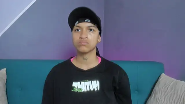 Snapshot of Dominick_jones chatting on 03-21-25, 06:51 Dominick jones online show from 03-21-25, 06:51