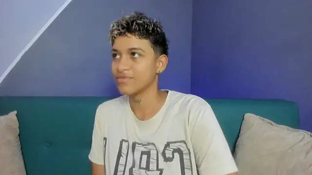 Snapshot of Dominick_jones chatting on 03-22-25, 07:31 Dominick jones online show from 03-22-25, 07:31