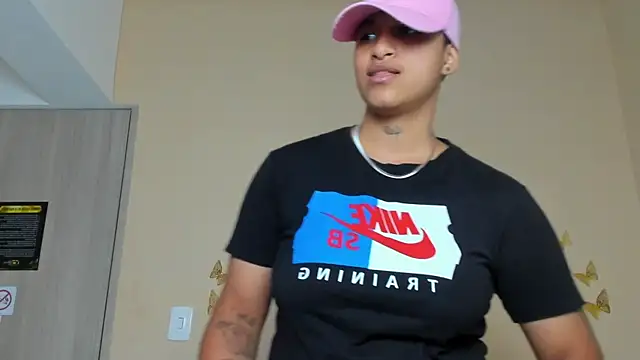 Snapshot of Dominick_jones chatting on 09-17-25, 05:09 Dominick jones online show from 09-17-25, 05:09