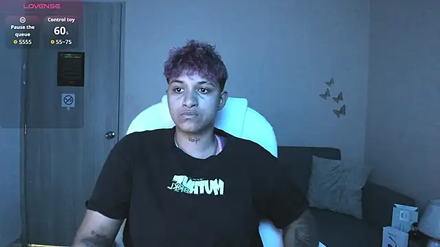 Snapshot of Dominick_jones chatting on 09-25-25, 04:05 Dominick jones online show from 09-25-25, 04:05