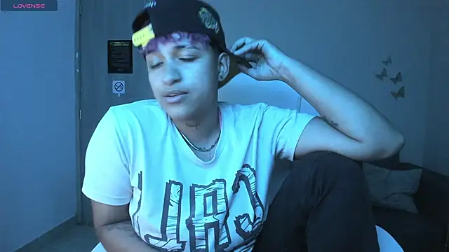 Snapshot of Dominick_jones chatting on 09-26-25, 04:27 Dominick jones online show from 09-26-25, 04:27