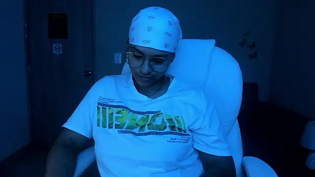 Snapshot of Dominick_jones chatting on 10-04-25, 11:58 Dominick jones online show from 10-04-25, 11:58