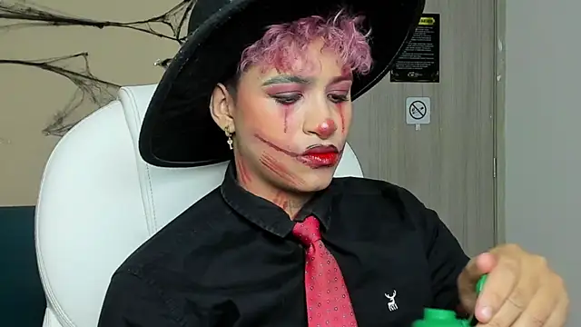 Snapshot of Dominick_jones chatting on 10-12-25, 04:22 Dominick jones online show from 10-12-25, 04:22